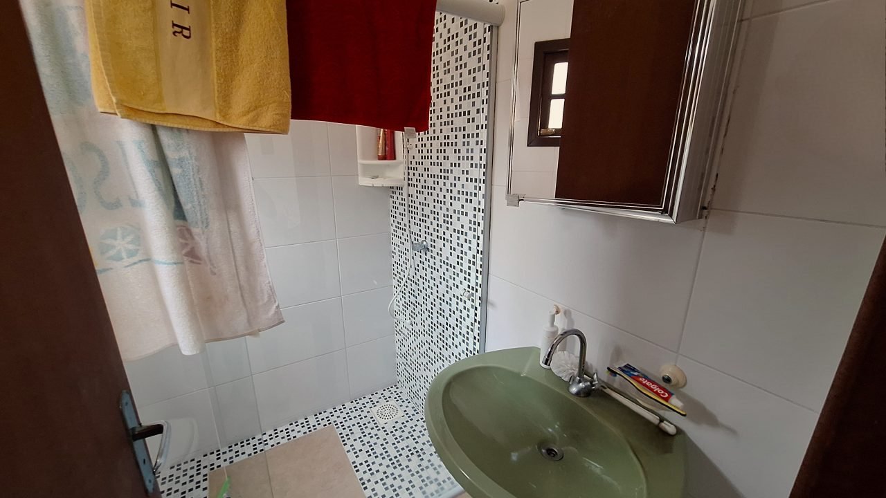 Duas Casas à venda Mobiliadas no Centro de Garopaba!