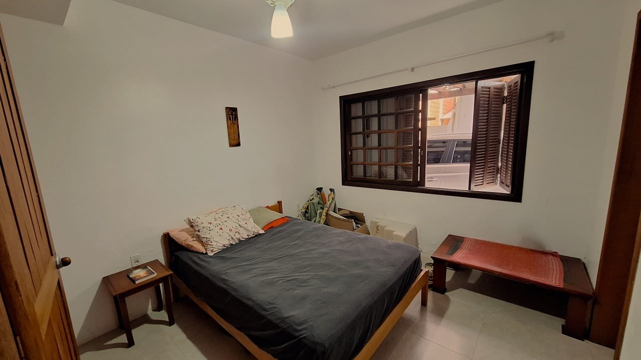 Duas Casas à venda Mobiliadas no Centro de Garopaba!