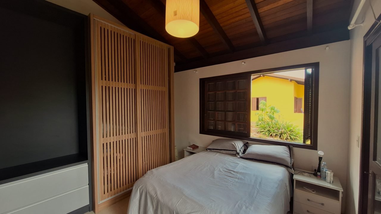 Duas Casas à venda Mobiliadas no Centro de Garopaba!