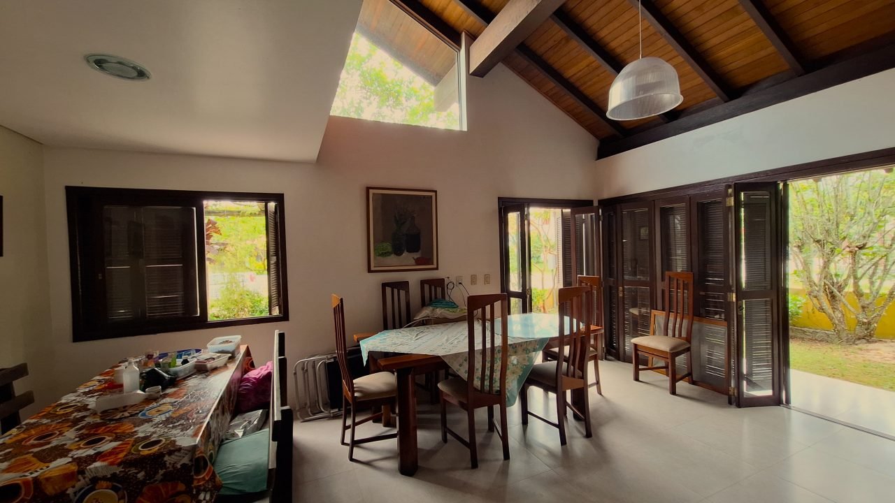 Duas Casas à venda Mobiliadas no Centro de Garopaba!