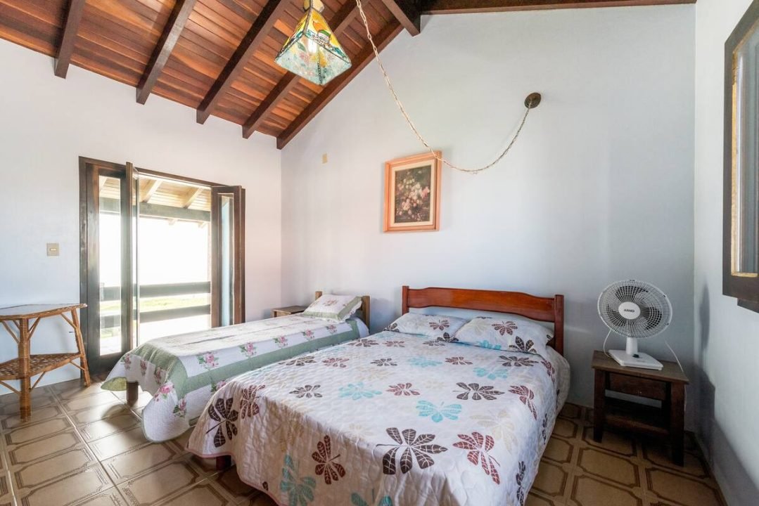 Casa frente mar em Garopaba á venda – 20m da praia e com 5 dormitórios!