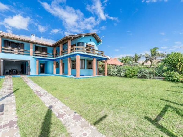 Casa frente mar em Garopaba á venda – 20m da praia e com 5 dormitórios!