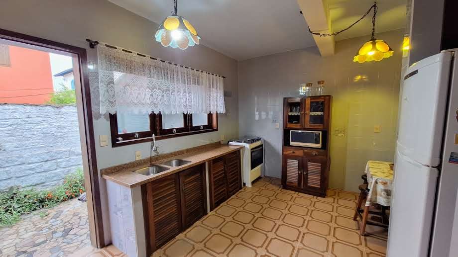 Casa frente mar em Garopaba á venda – 20m da praia e com 5 dormitórios!