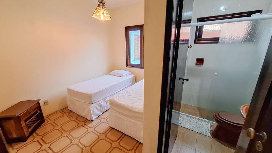 Casa frente mar em Garopaba á venda – 20m da praia e com 5 dormitórios!