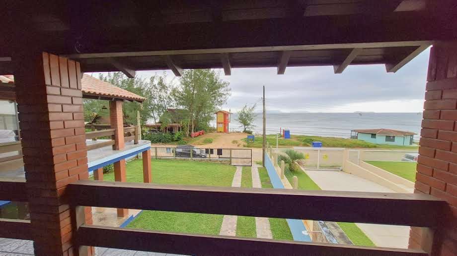 Casa frente mar em Garopaba á venda – 20m da praia e com 5 dormitórios!