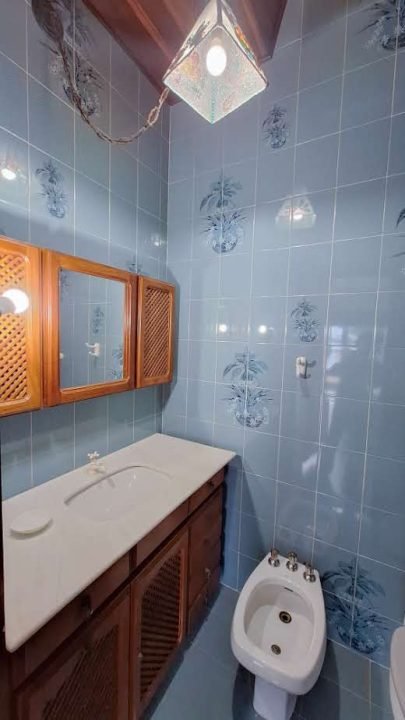 Casa frente mar em Garopaba á venda – 20m da praia e com 5 dormitórios!