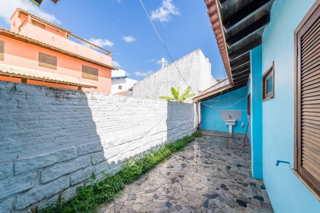 Casa frente mar em Garopaba á venda – 20m da praia e com 5 dormitórios!