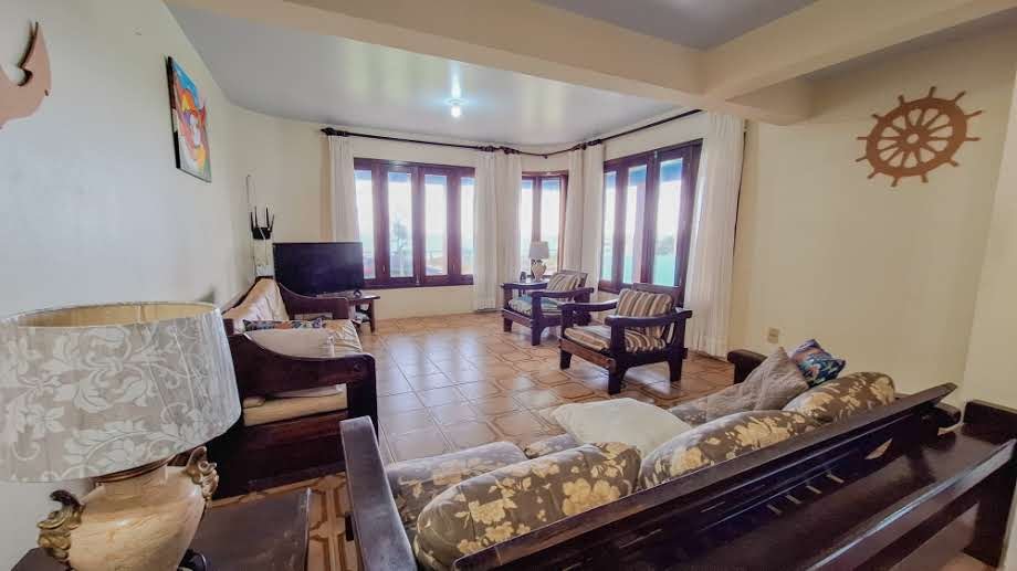 Casa frente mar em Garopaba á venda – 20m da praia e com 5 dormitórios!