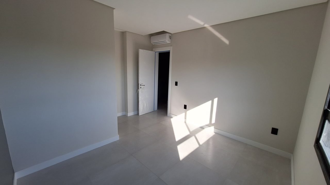 Sobrados à venda no Centro de Garopaba com 2 ou 3 dormitórios