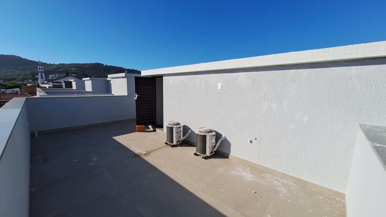 Sobrados à venda no Centro de Garopaba com 2 ou 3 dormitórios