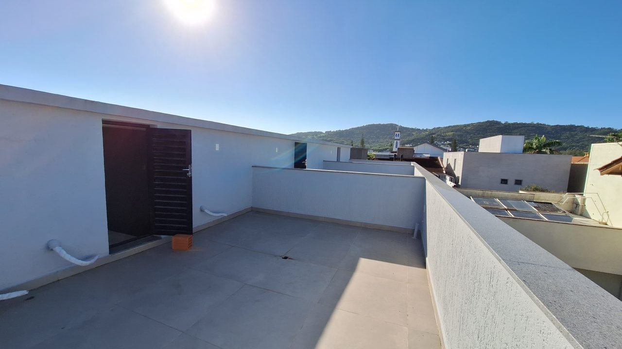 Sobrados à venda no Centro de Garopaba com 2 ou 3 dormitórios