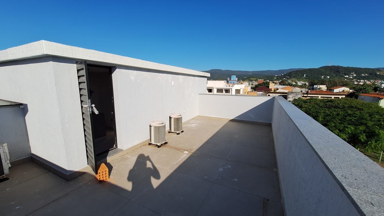 Sobrados à venda no Centro de Garopaba com 2 ou 3 dormitórios