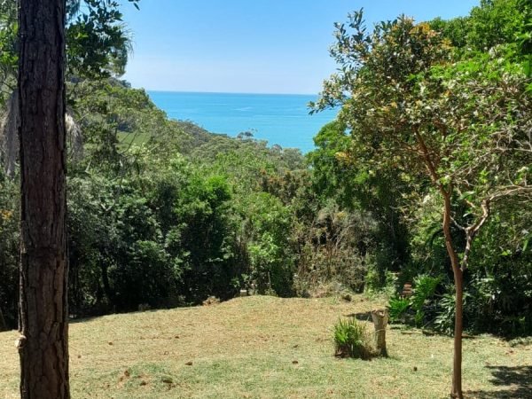 Terreno à venda na Praia da Ferrugem com vista mar – Garopaba/SC