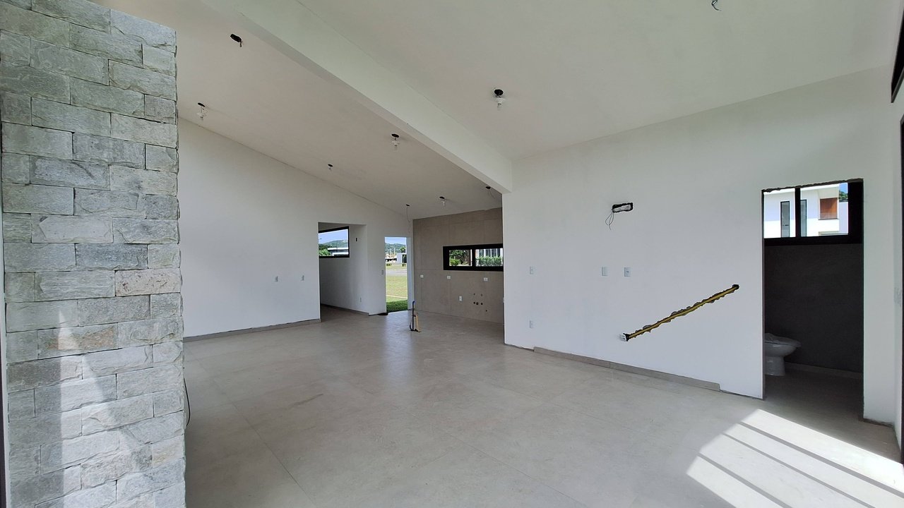 Casa com Lareira em Condomínio Fechado – Garopaba SC