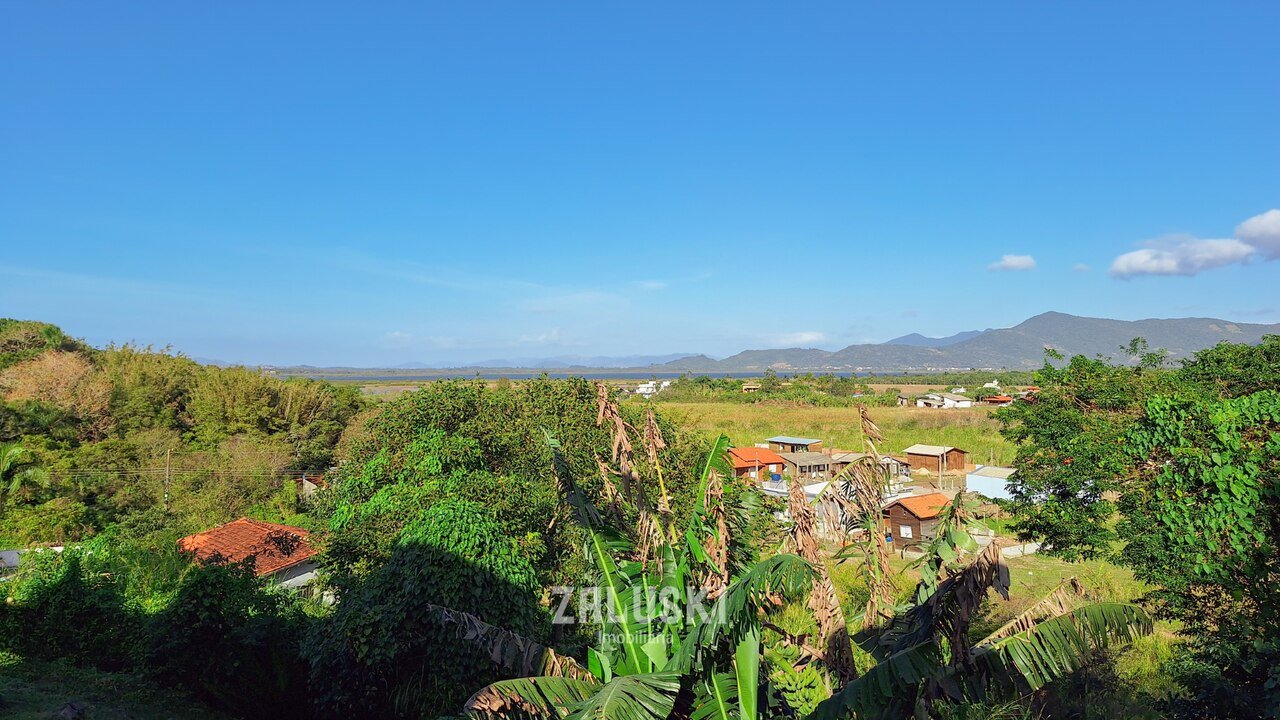 Terreno à Venda na Praia da Ferrugem em Garopaba (399m²) Terreno à Venda na Praia da Ferrugem em Garopaba (399m²)