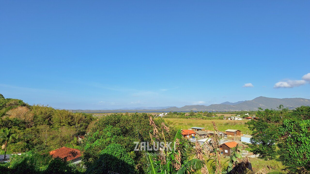 Terreno à Venda na Praia da Ferrugem em Garopaba (399m²) Terreno à Venda na Praia da Ferrugem em Garopaba (399m²)