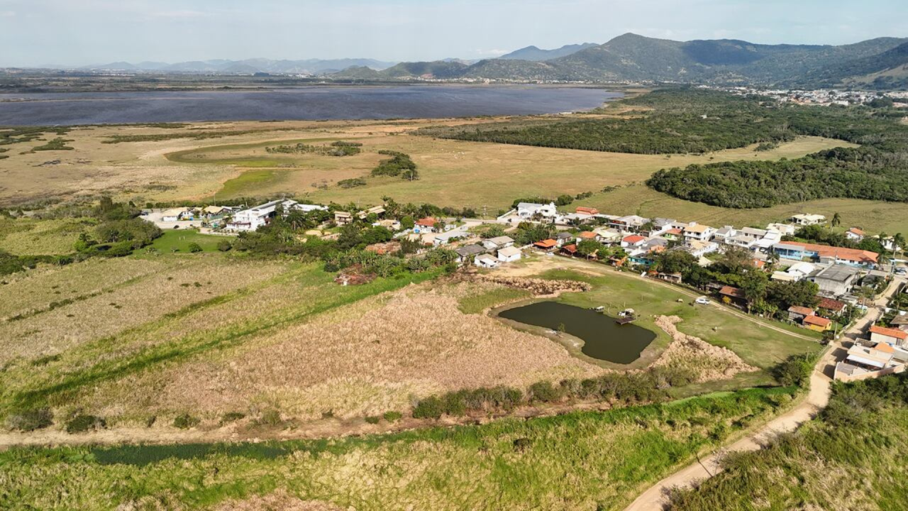 Terreno à Venda na Praia da Ferrugem em Garopaba (399m²) Terreno à Venda na Praia da Ferrugem em Garopaba (399m²)